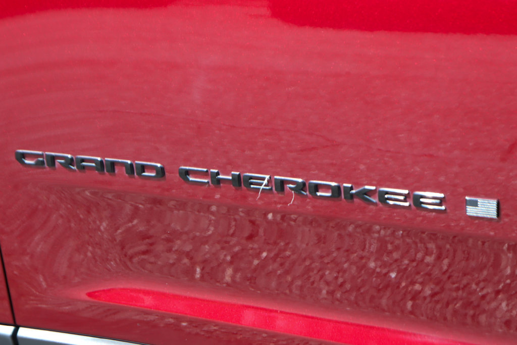 Used 2024 Jeep Grand Cherokee Altitude RWD image 47