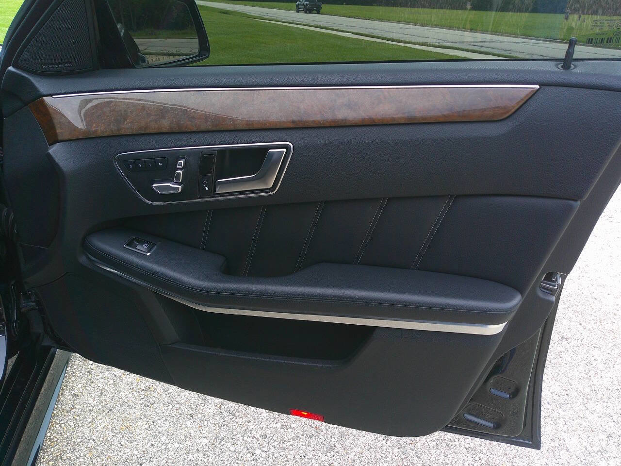 Used 2014 Mercedes-Benz E 550 4MATIC Sedan w/ Premium 1 Package image 15