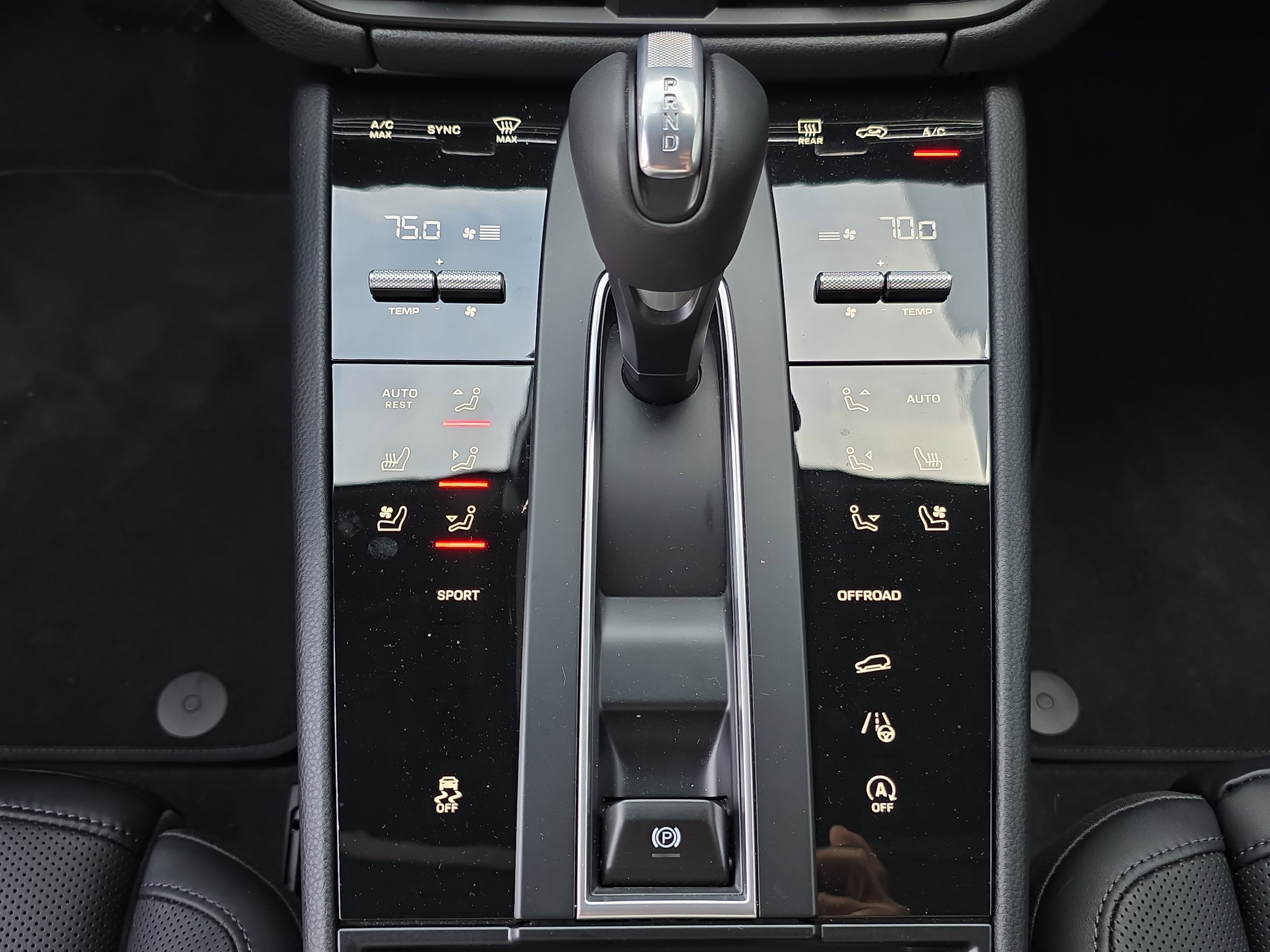 Used 2026 Porsche Macan AWD/4WD image 25