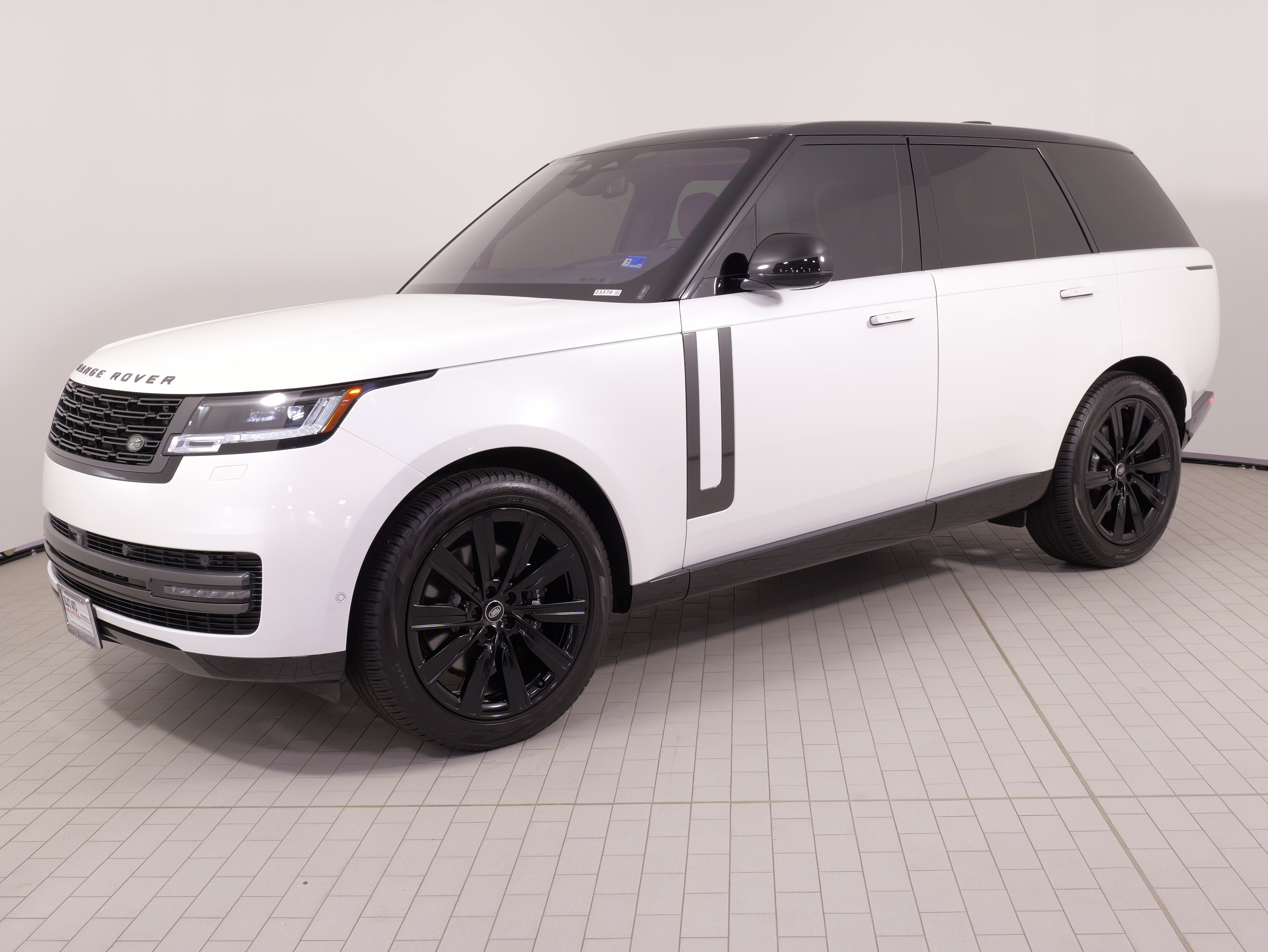 Used 2023 Land Rover Range Rover SE AWD/4WD image 3
