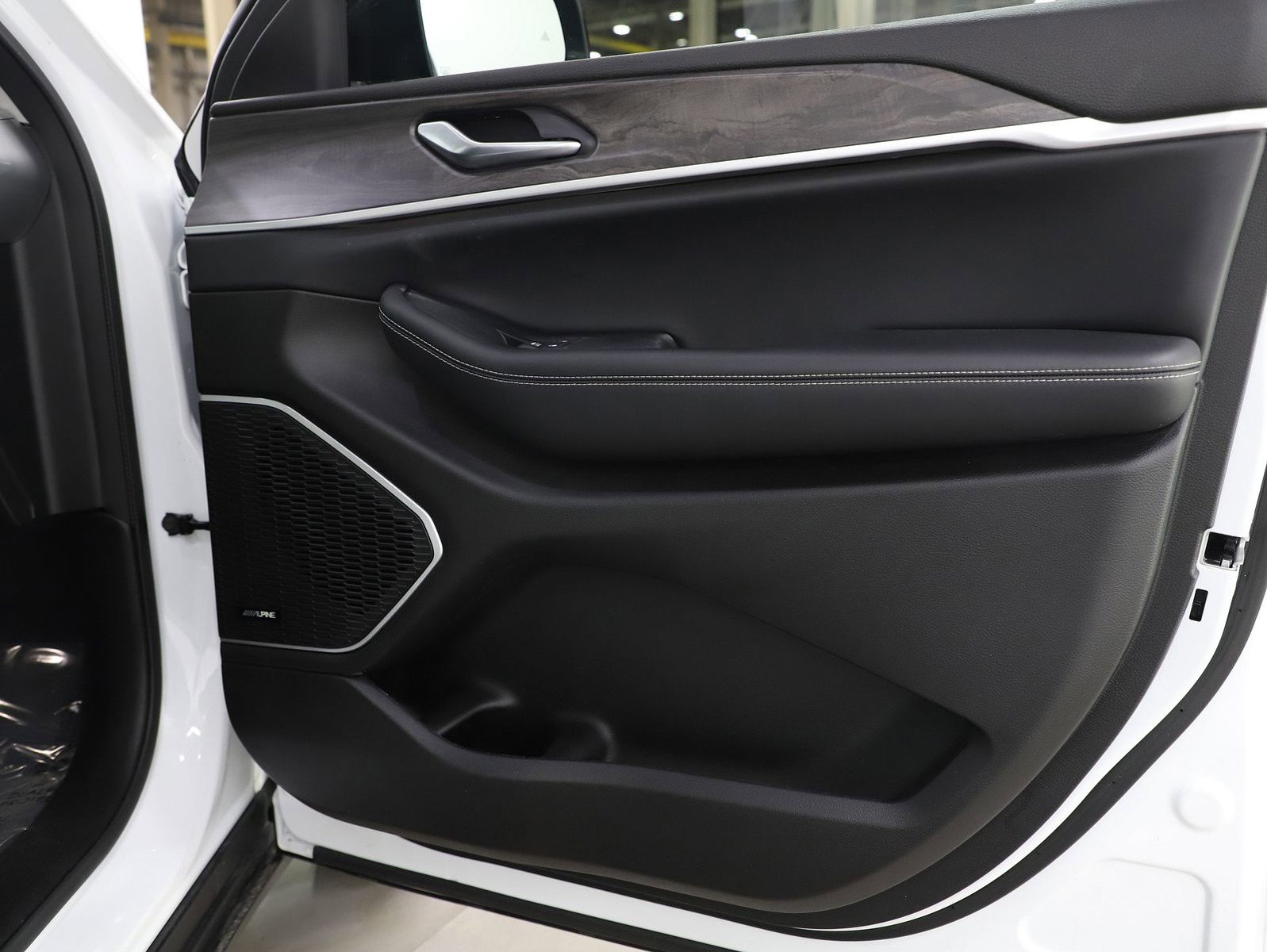 Used 2023 Jeep Grand Cherokee 4WD 4xe w/ Luxury Tech Group II image 9