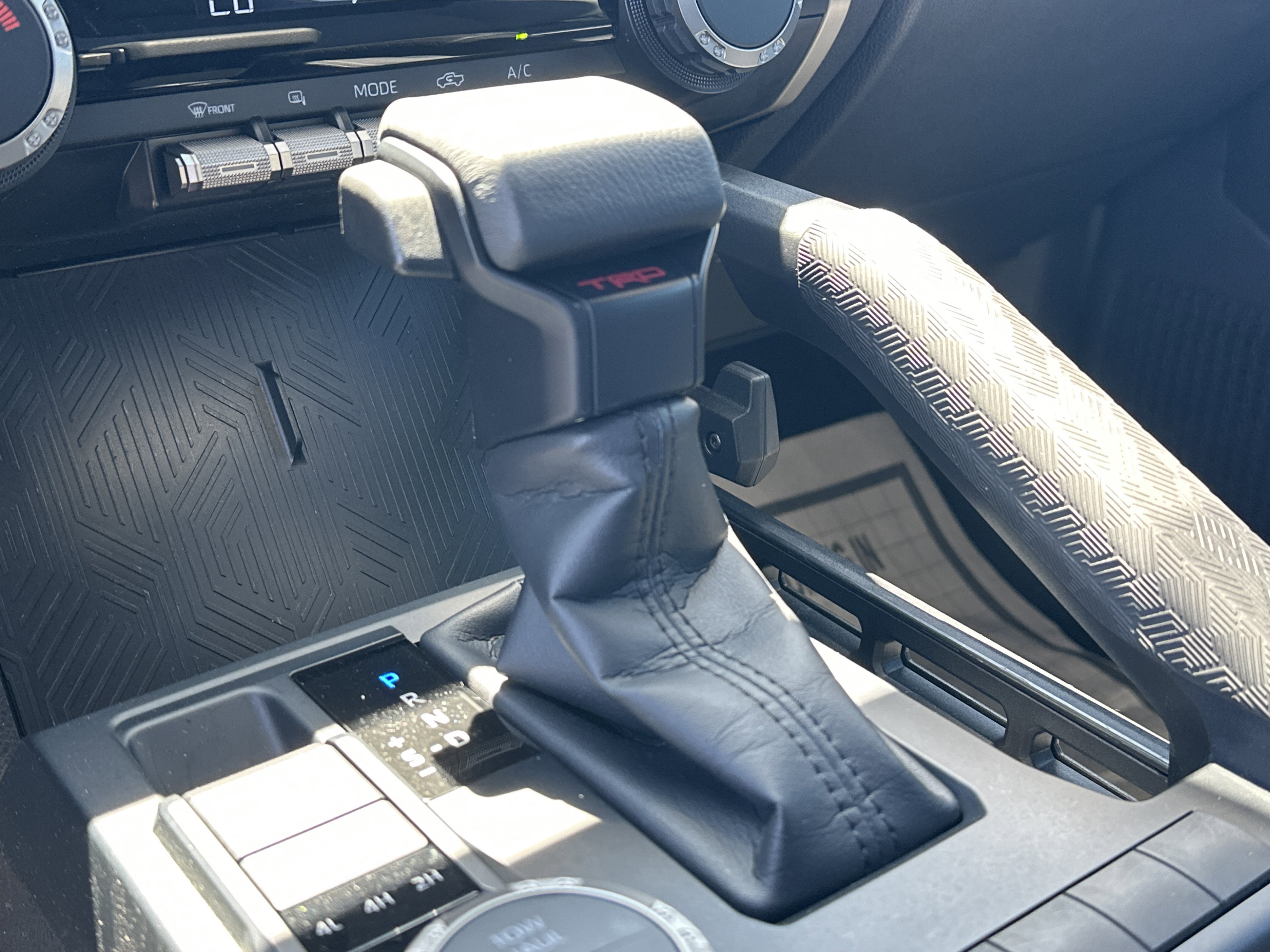 Used 2025 Toyota Tacoma TRD Sport AWD/4WD image 31