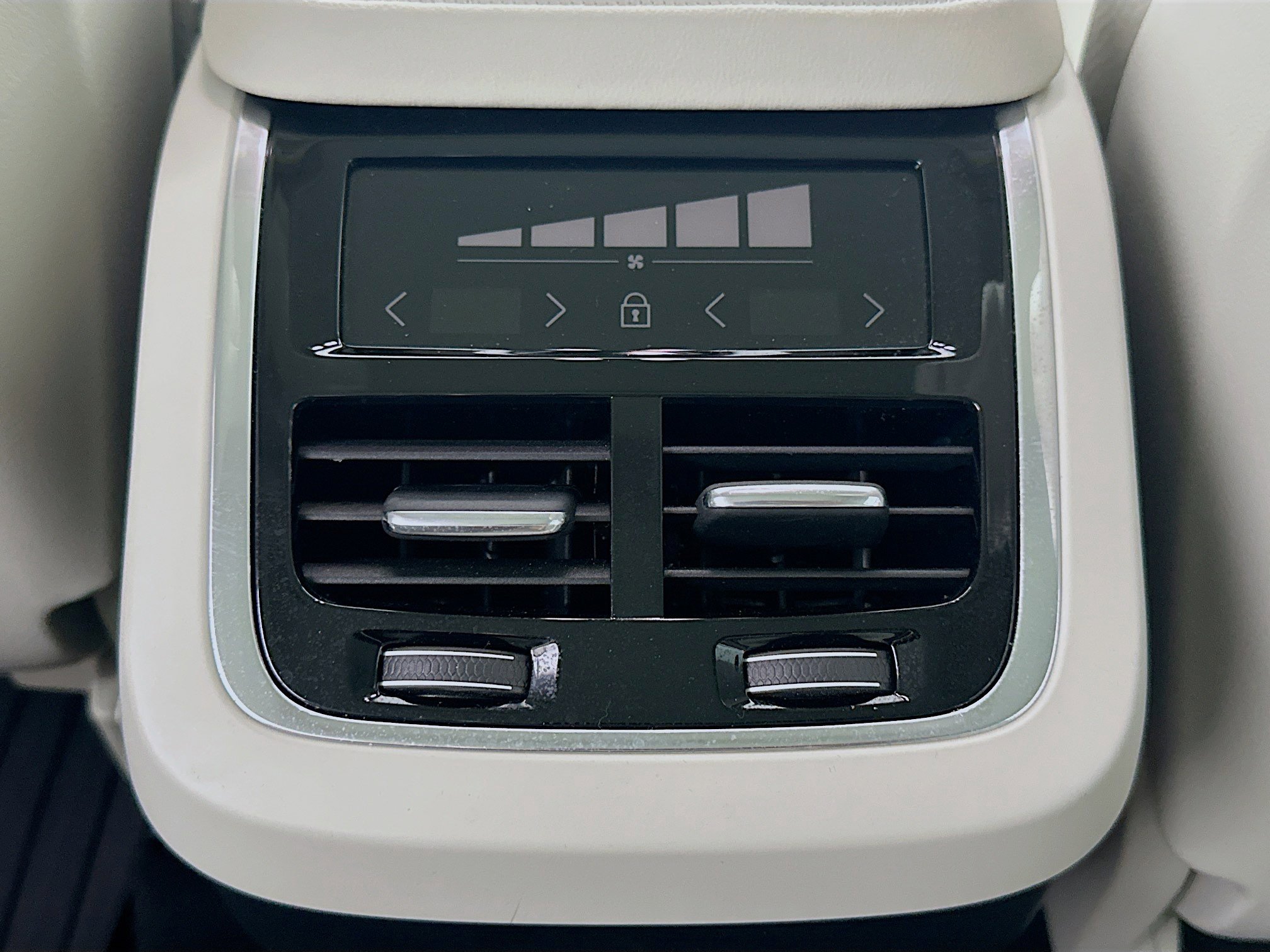 Used 2025 Volvo XC90 B5 Core w/ Protection Package AWD/4WD image 28