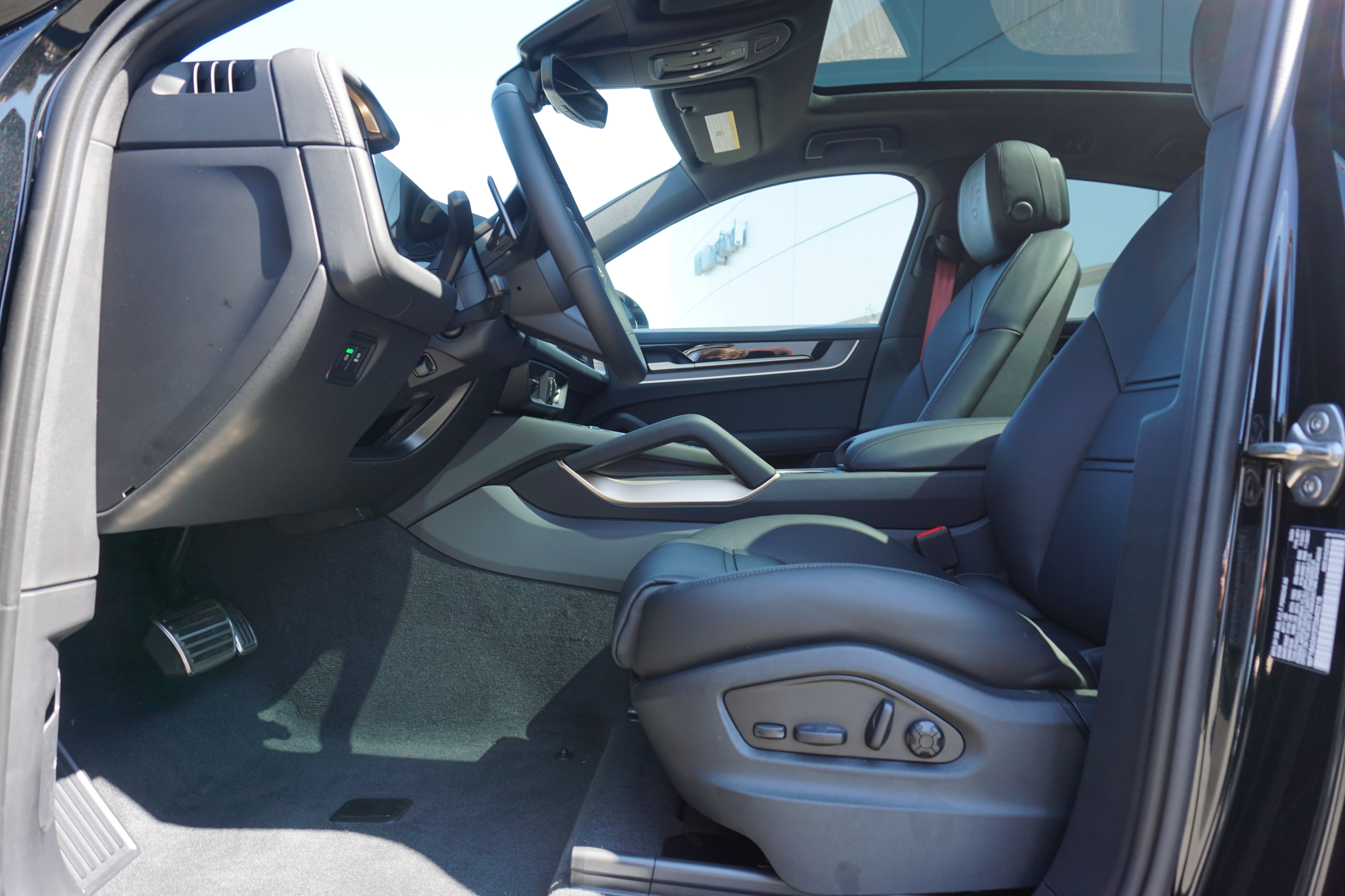 New 2026 Porsche Cayenne Coupe AWD/4WD image 5