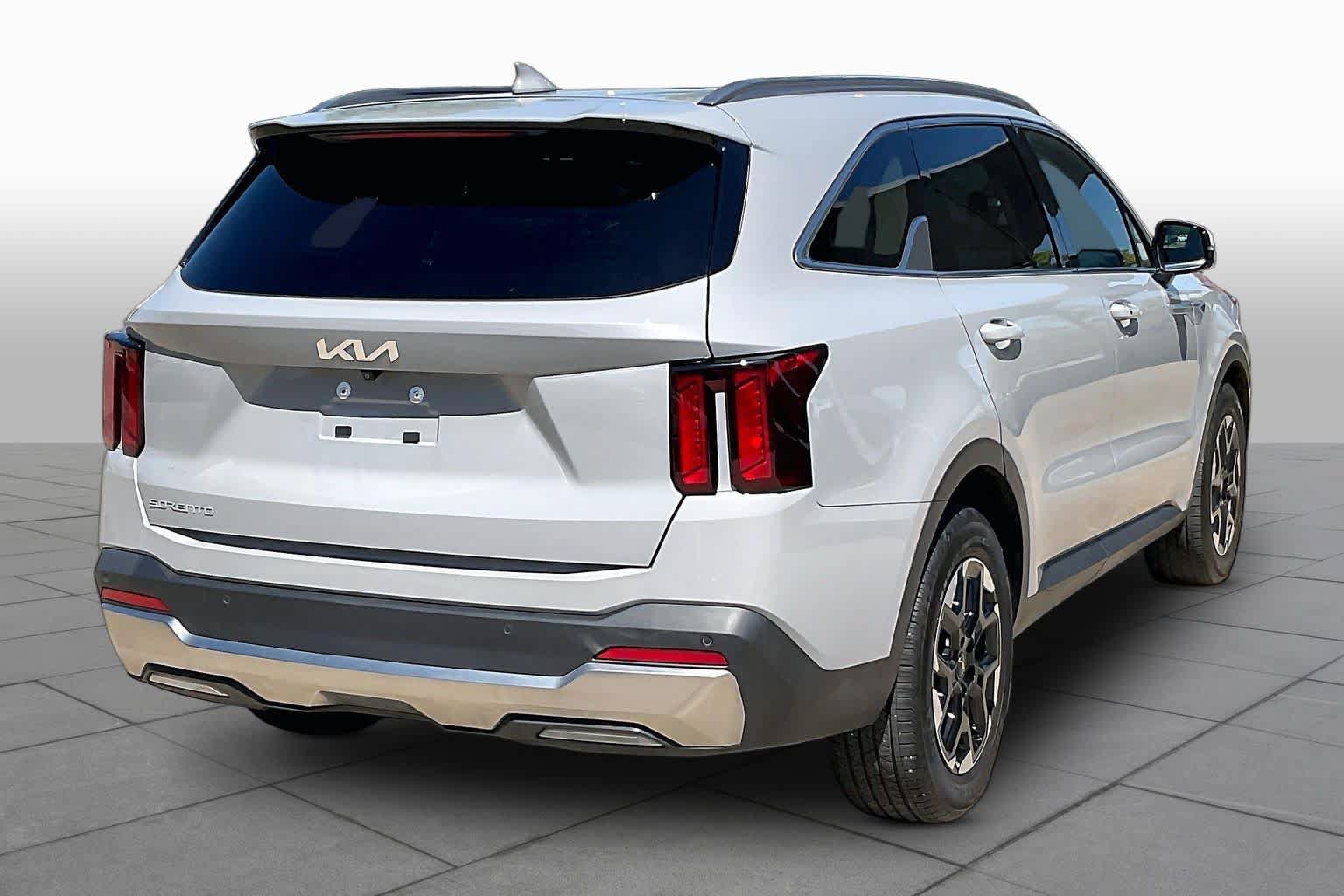 Used 2025 Kia Sorento S w/ Panoramic Sunroof Package FWD image 13