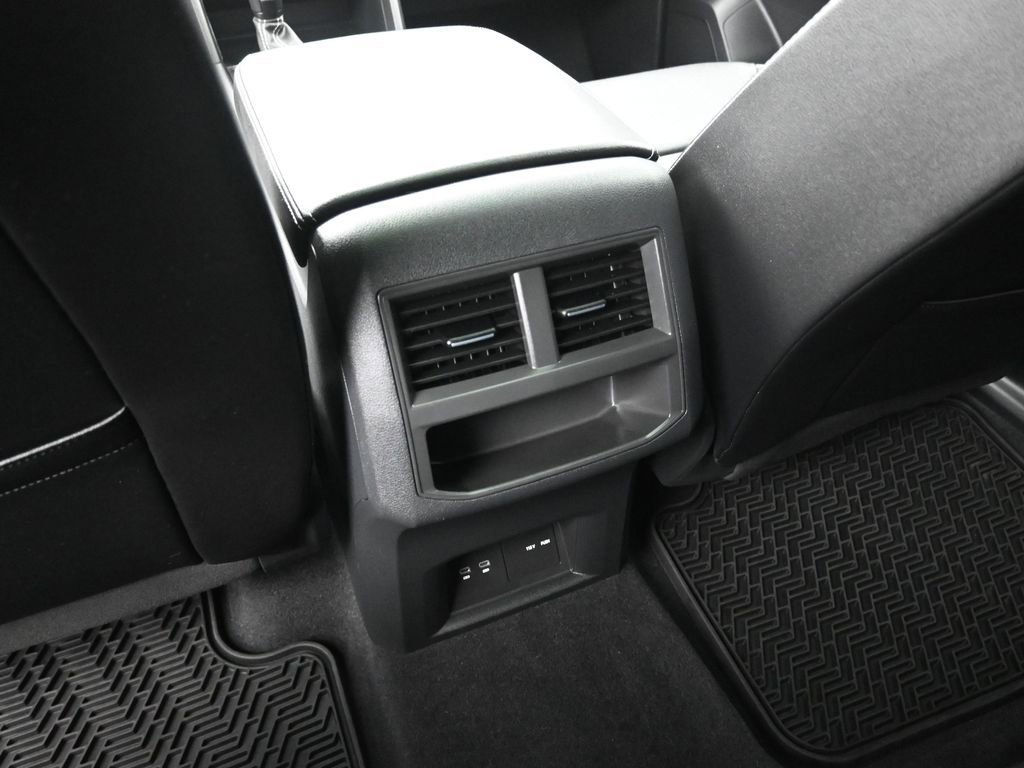 Used 2023 Volkswagen Atlas Cross Sport SE w/ Panoramic Sunroof Package image 20