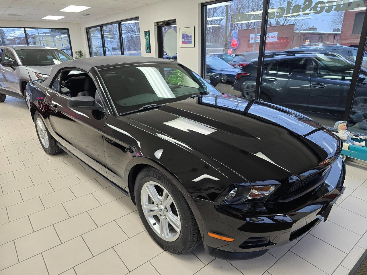 Used 2012 Ford Mustang Convertible image 17