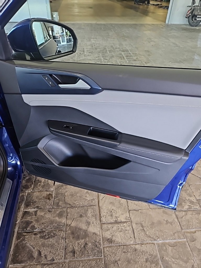 Used 2024 Volkswagen Taos SE w/ Black Wheel Plus Package image 11