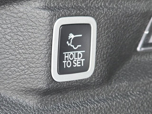 Used 2025 Jeep Grand Cherokee L Limited image 21