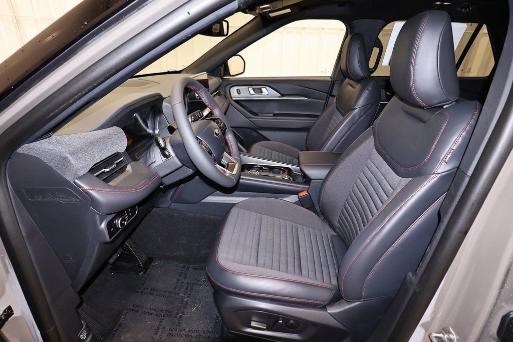New 2026 Ford Explorer ST-Line w/ ST-Line Street Pack image 13
