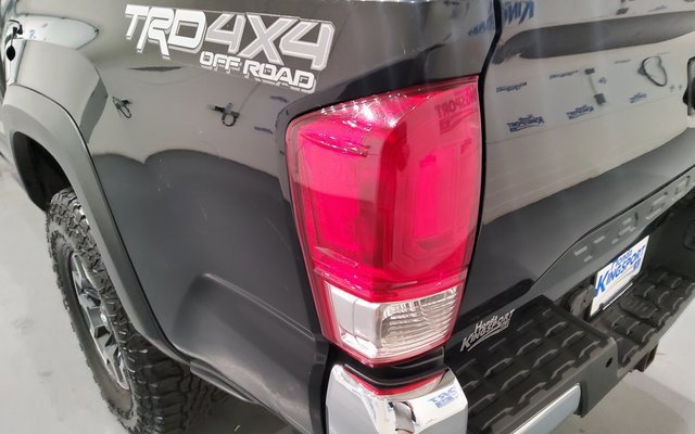 Used 2016 Toyota Tacoma TRD Off-Road image 11
