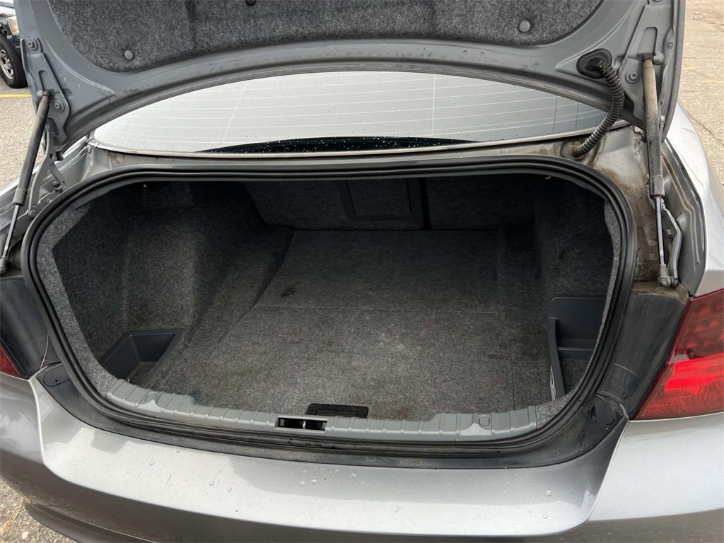 Used 2010 BMW 335i xDrive Sedan image 10