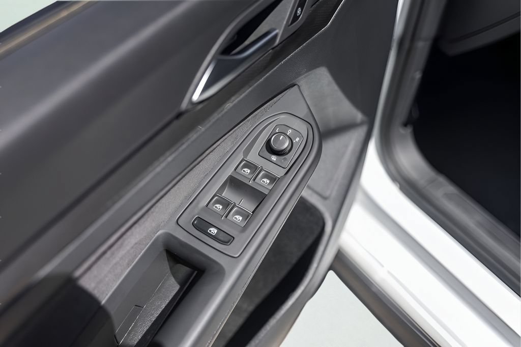 Used 2023 Volkswagen GTI 40th Anniversary Edition FWD image 22