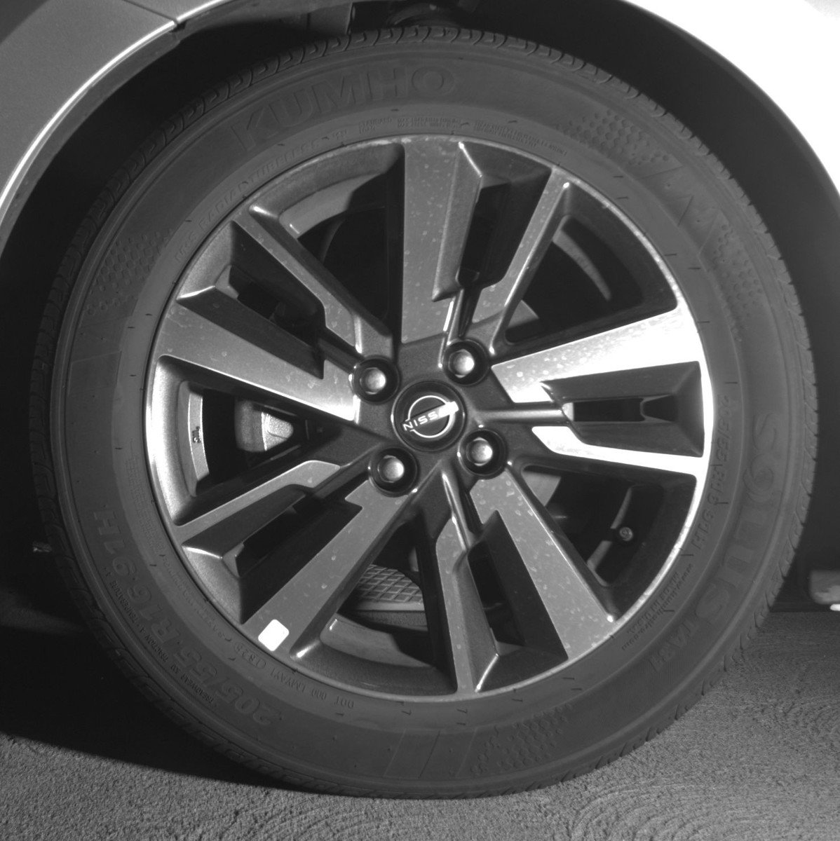 Used 2025 Nissan Versa SV image 12