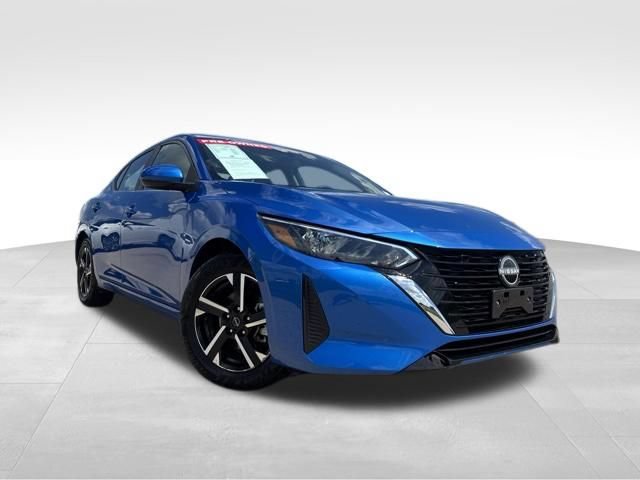 Used 2025 Nissan Sentra SV FWD image 2