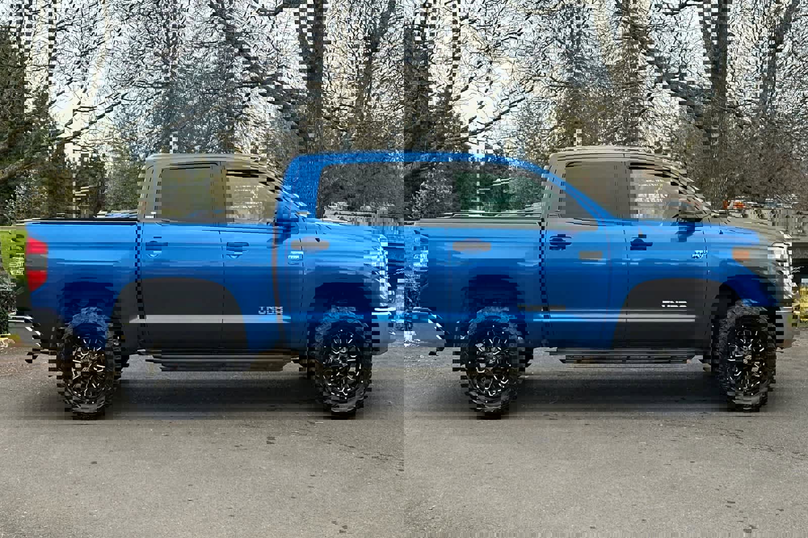 Used 2018 Toyota Tundra SR5 w/ SR5 Upgrade Package image 8