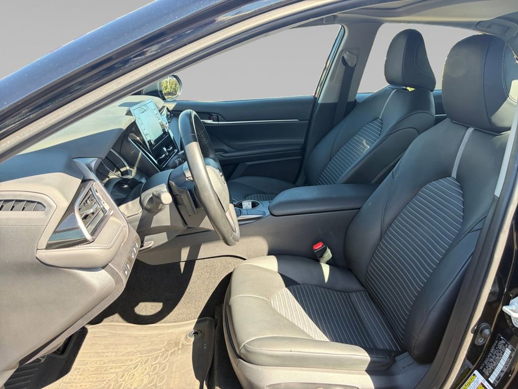Used 2023 Toyota Camry SE w/ Cold Weather Package image 10
