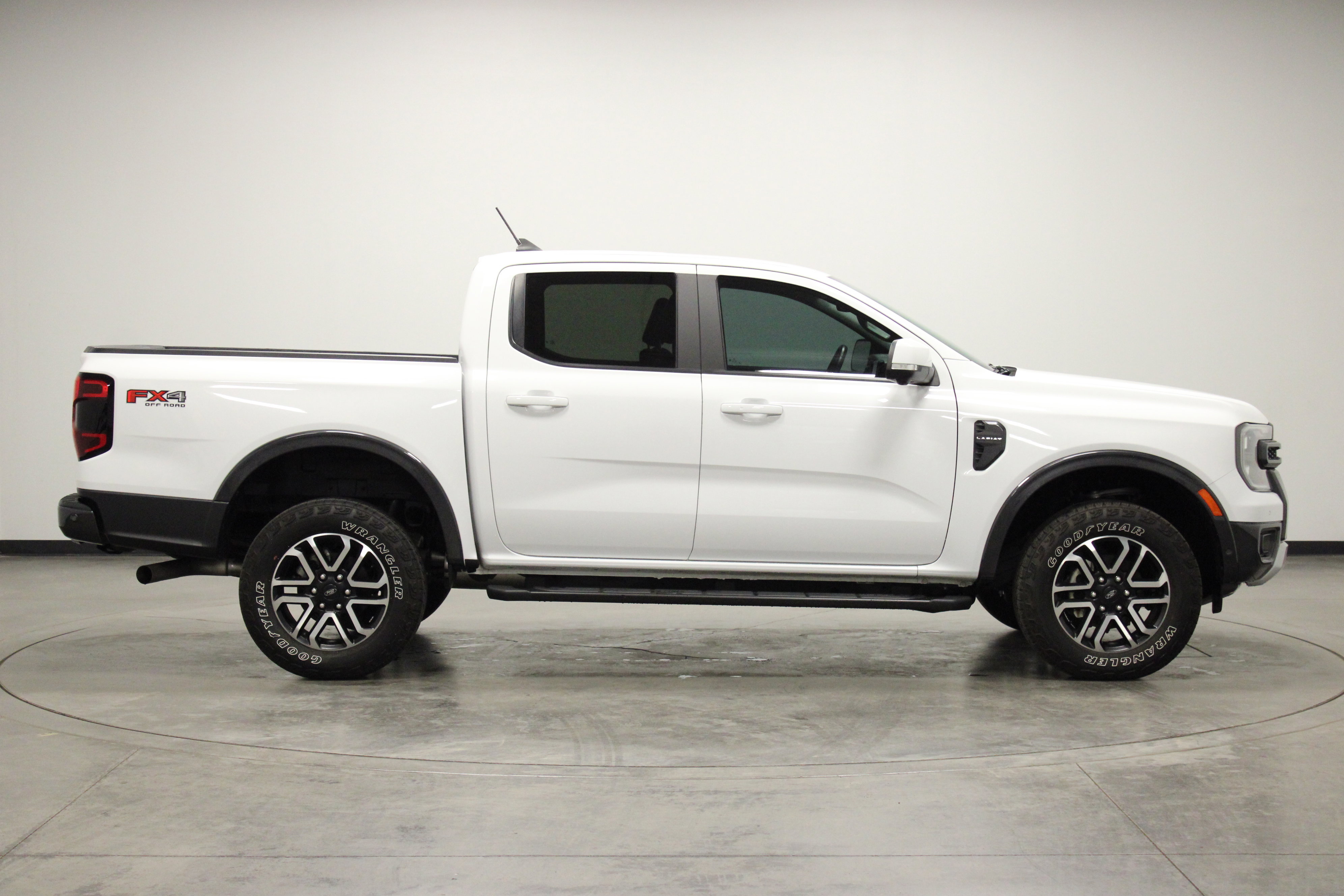 Used 2024 Ford Ranger Lariat w/ FX4 Off-Road Package image 9