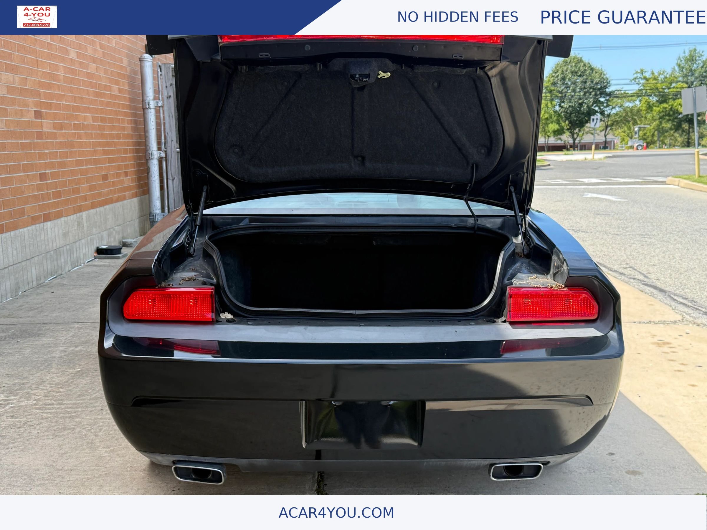 Used 2014 Dodge Challenger R/T RWD image 8