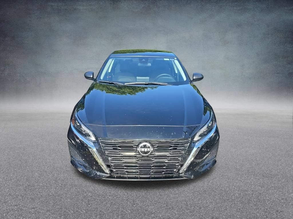 Used 2025 Nissan Altima 2.5 SV FWD image 3