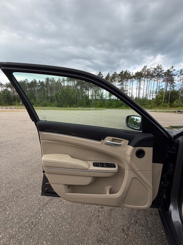 Used 2013 Chrysler 300 AWD w/ Driver Convenience Group image 13