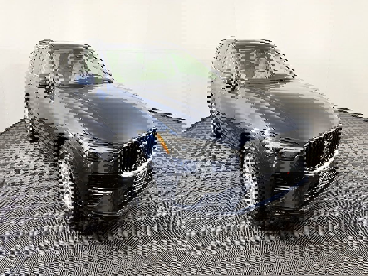 Used 2022 Volvo XC60 B5 Momentum image 5