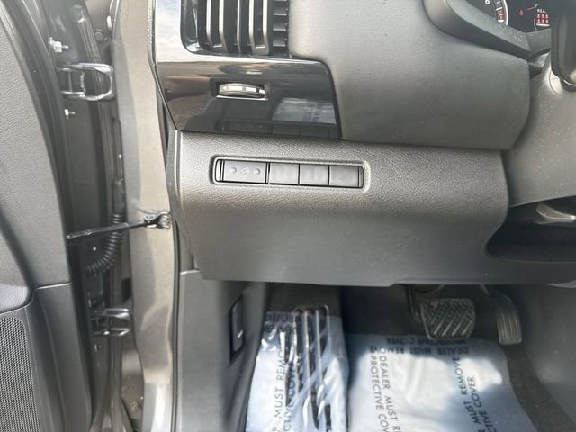 Used 2024 Nissan Pathfinder S image 24