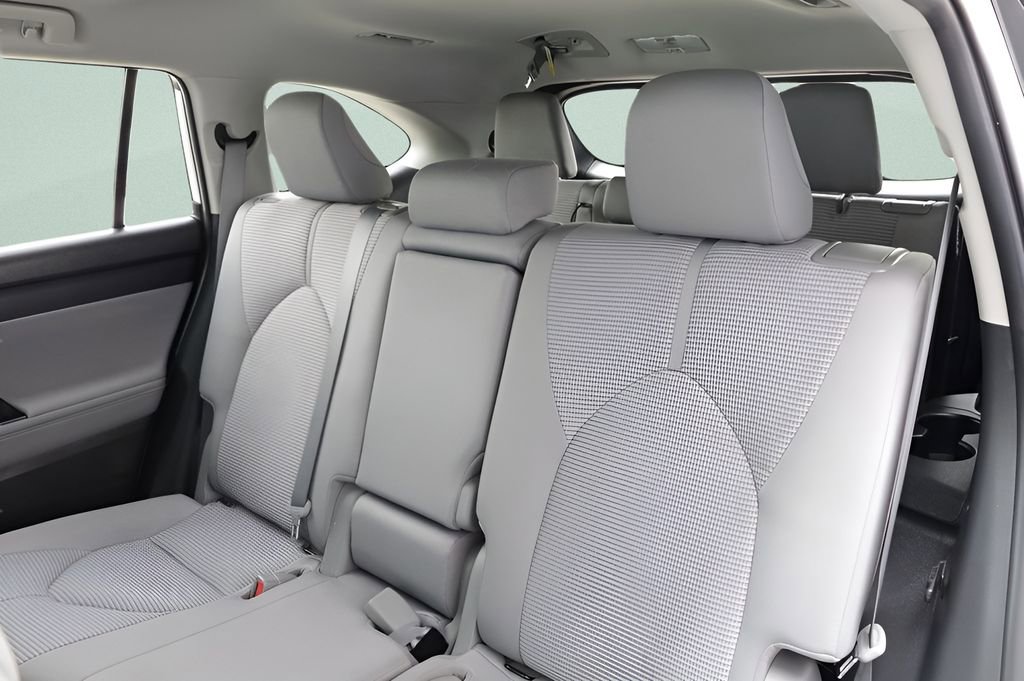 Used 2023 Toyota Highlander LE AWD/4WD image 21