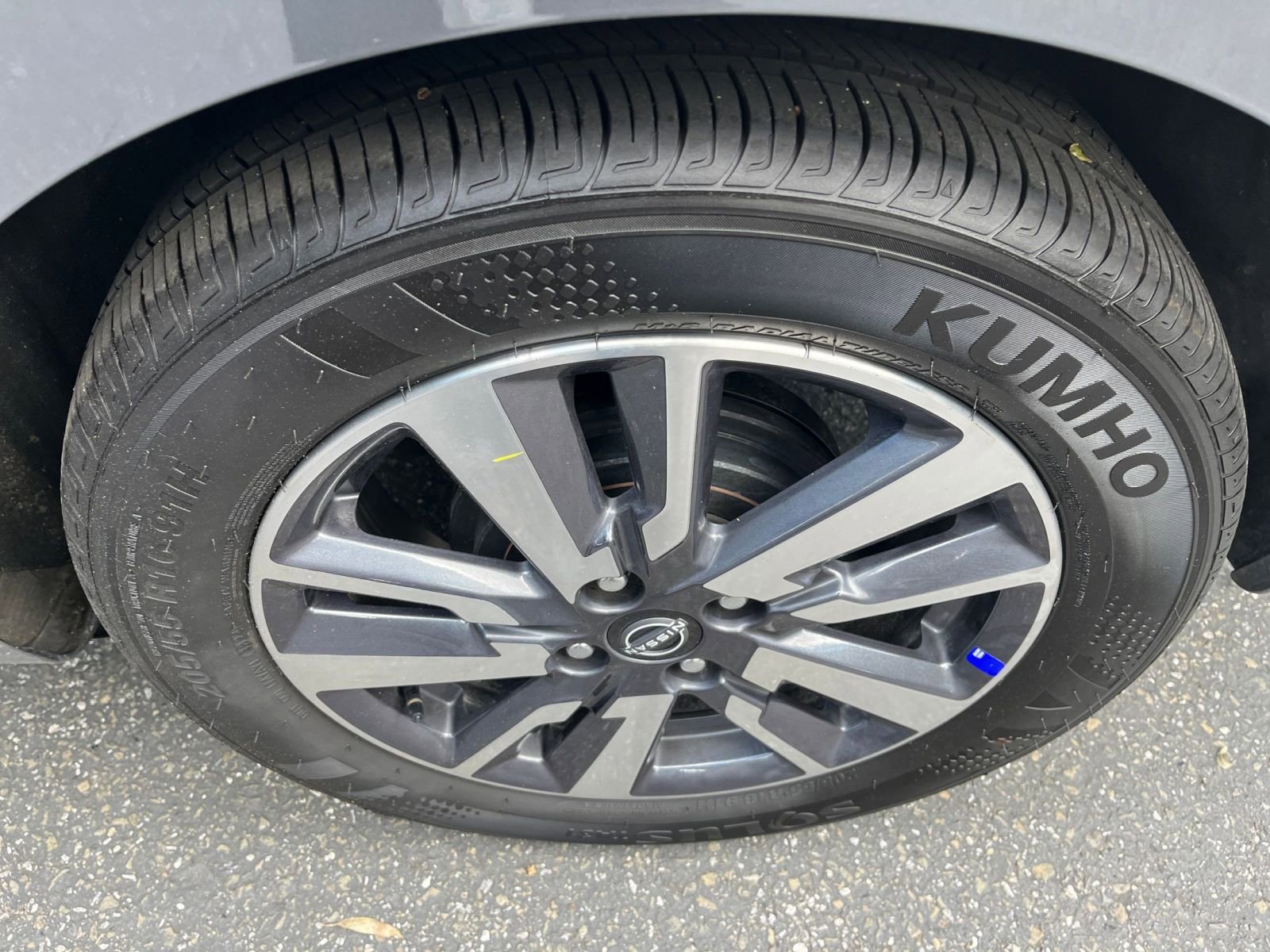 Used 2025 Nissan Versa SV image 28