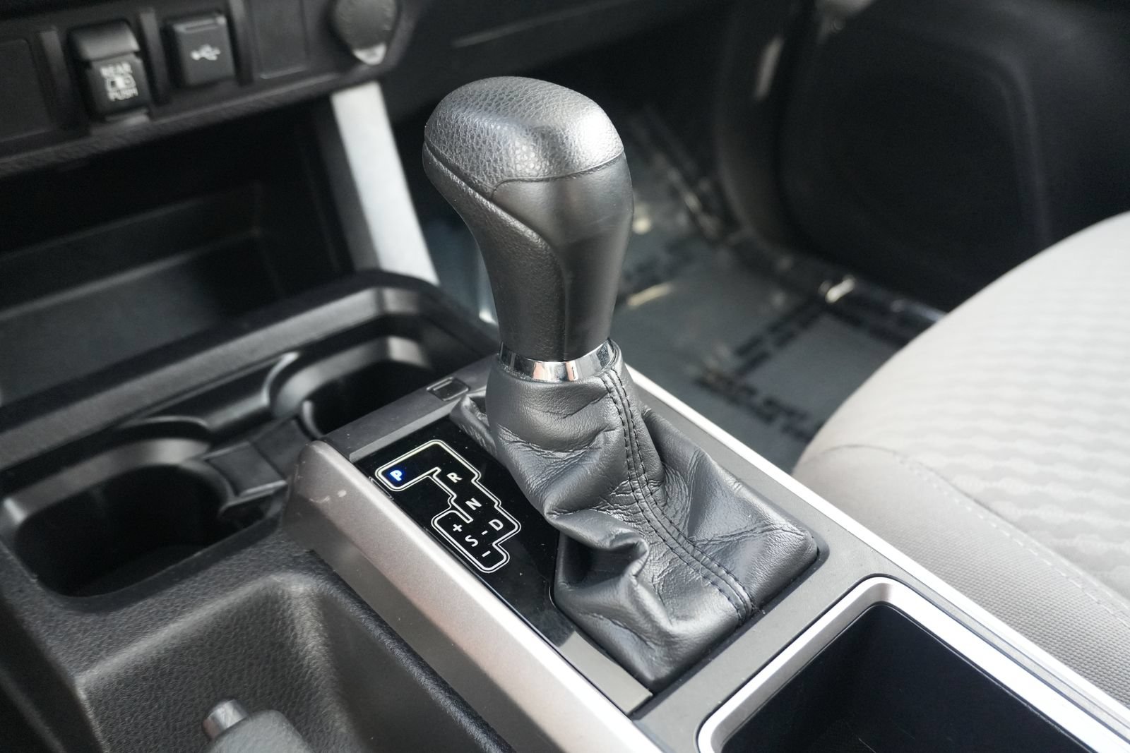 Used 2021 Toyota Tacoma SR5 AWD/4WD image 34