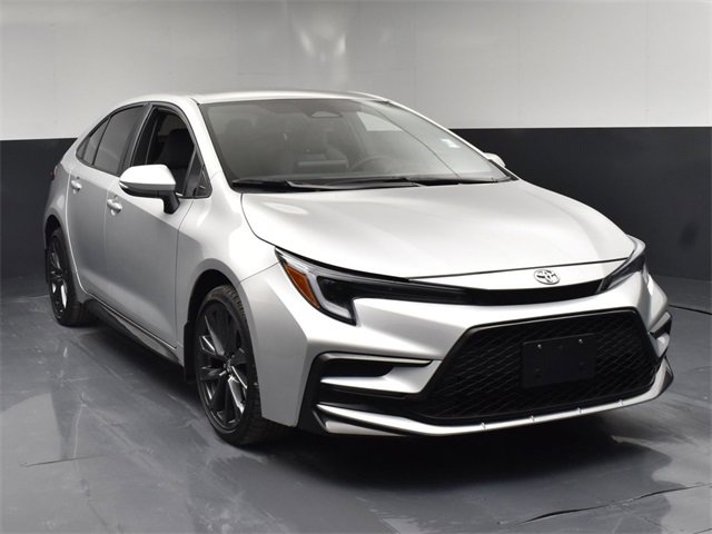 Used 2025 Toyota Corolla SE video 2