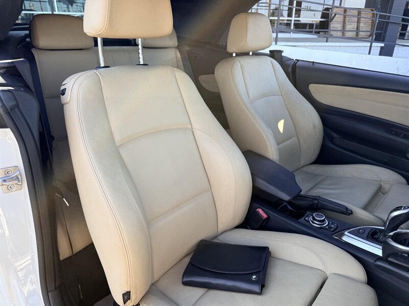 Used 2011 BMW 135i Convertible RWD image 28