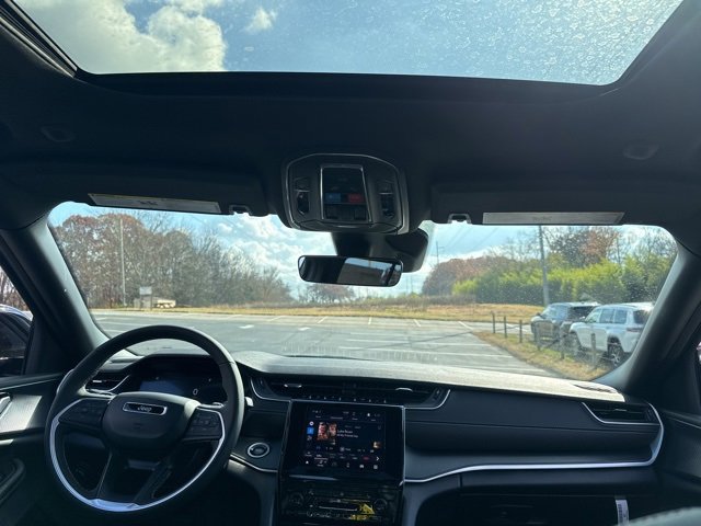 New 2025 Jeep Grand Cherokee Altitude image 13