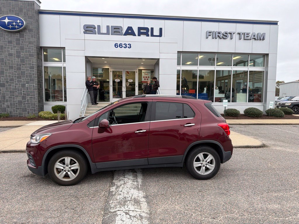 Used 2017 Chevrolet Trax LT w/ Driver Confidence Package FWD image 2