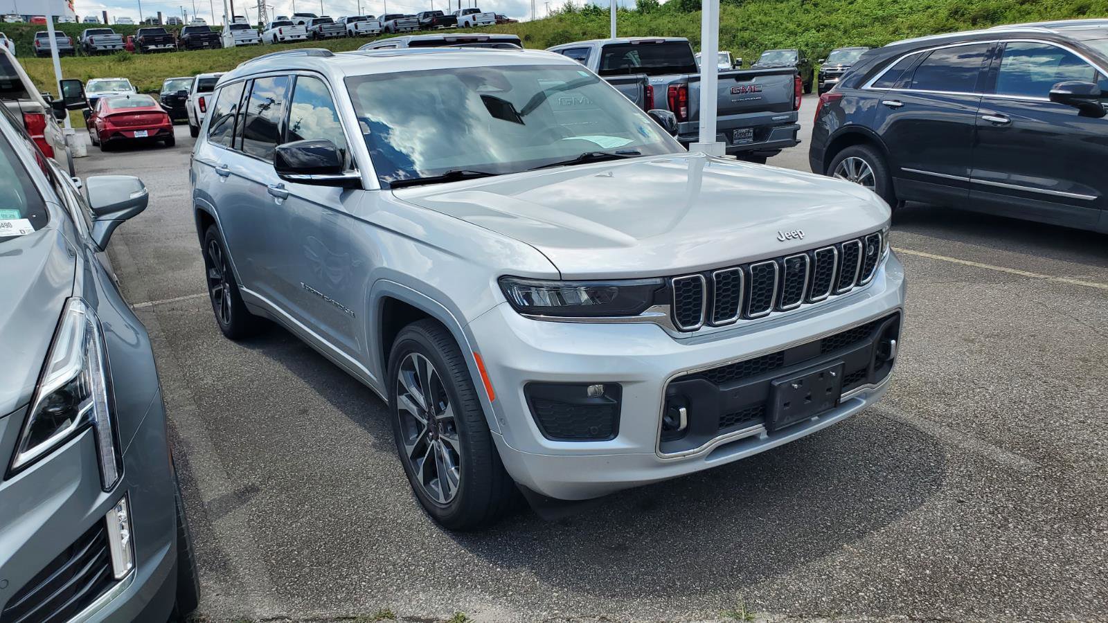 Used 2022 Jeep Grand Cherokee L Overland w/ Advanced Protech Group III AWD/4WD image 2