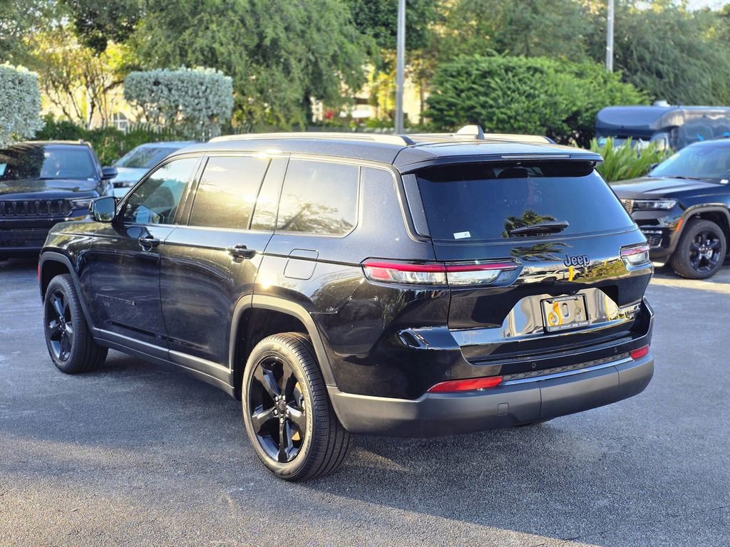 Used 2025 Jeep Grand Cherokee L Limited w/ Black Appearance Package image 4