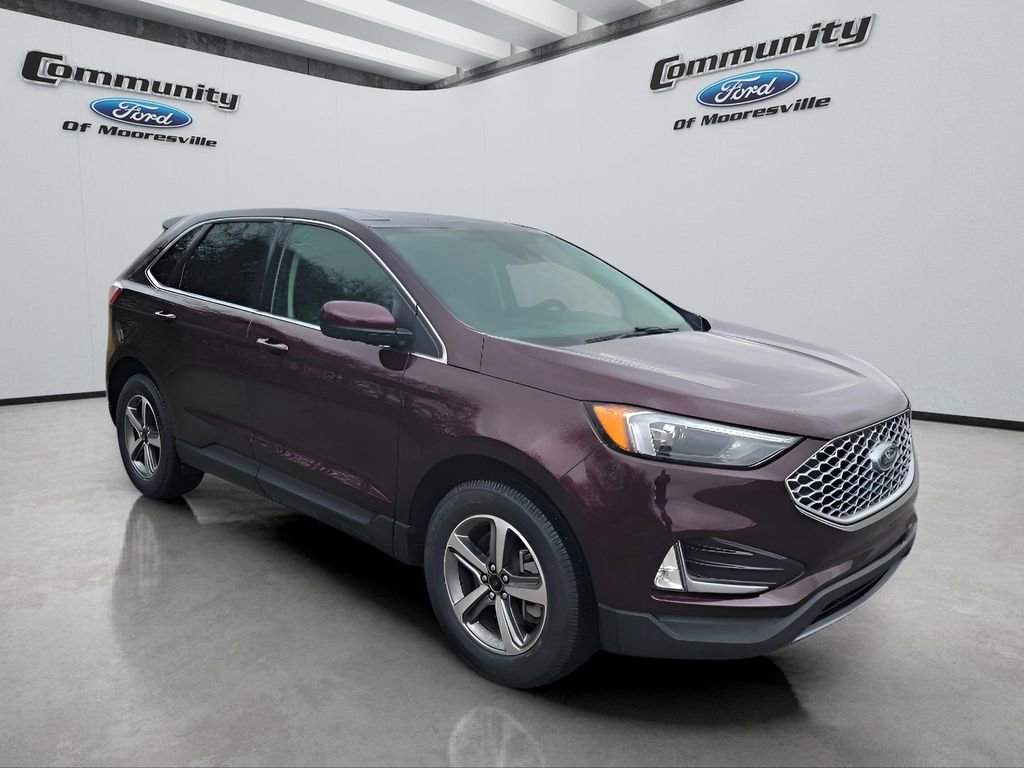 Used 2023 Ford Edge SEL w/ Convenience Package image 3