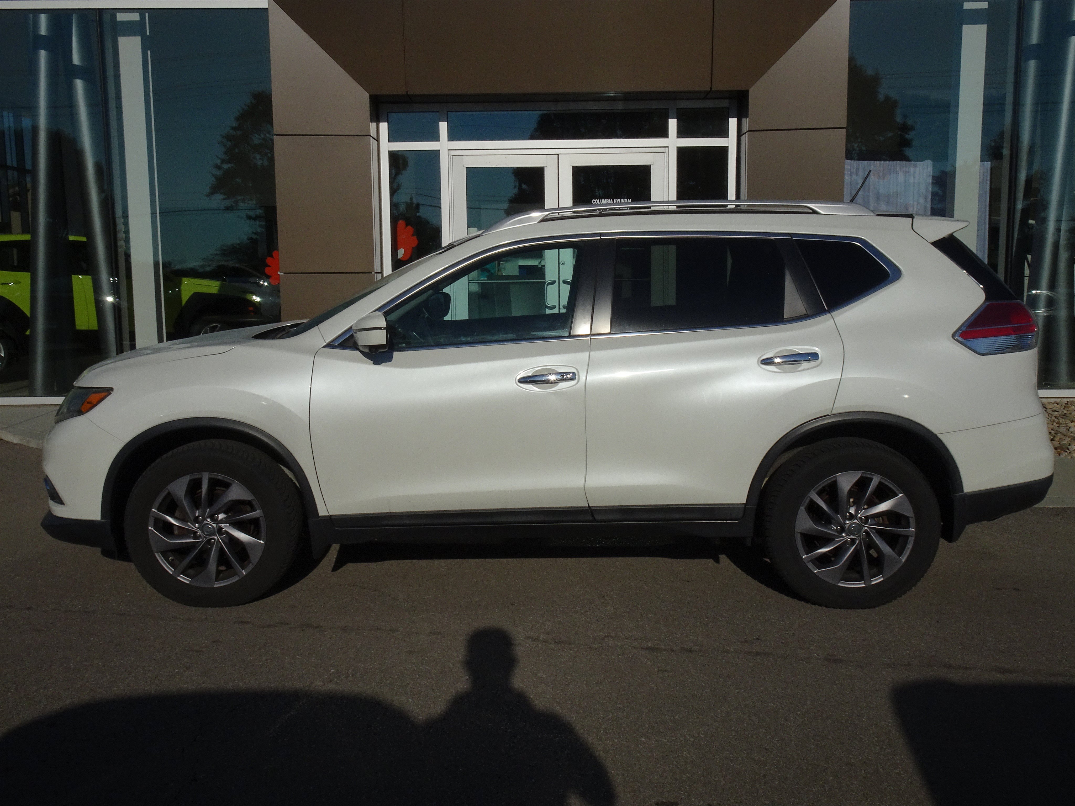 Used 2016 Nissan Rogue SL w/ SL Premium Package AWD/4WD image 2