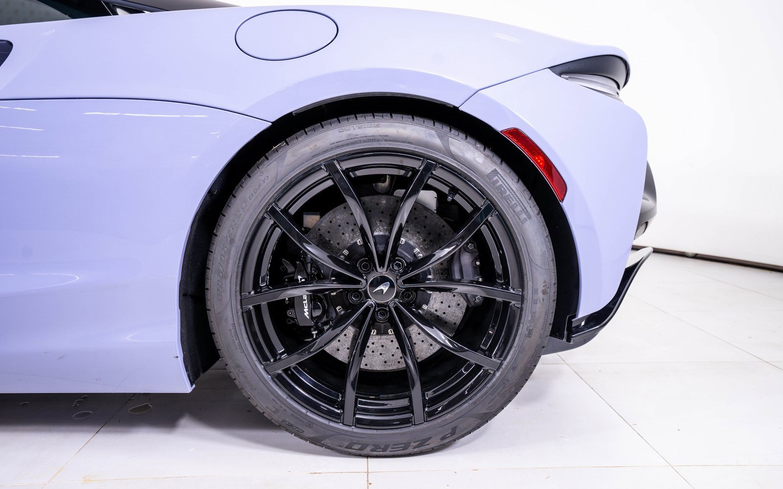 Used 2023 McLaren Artura image 14