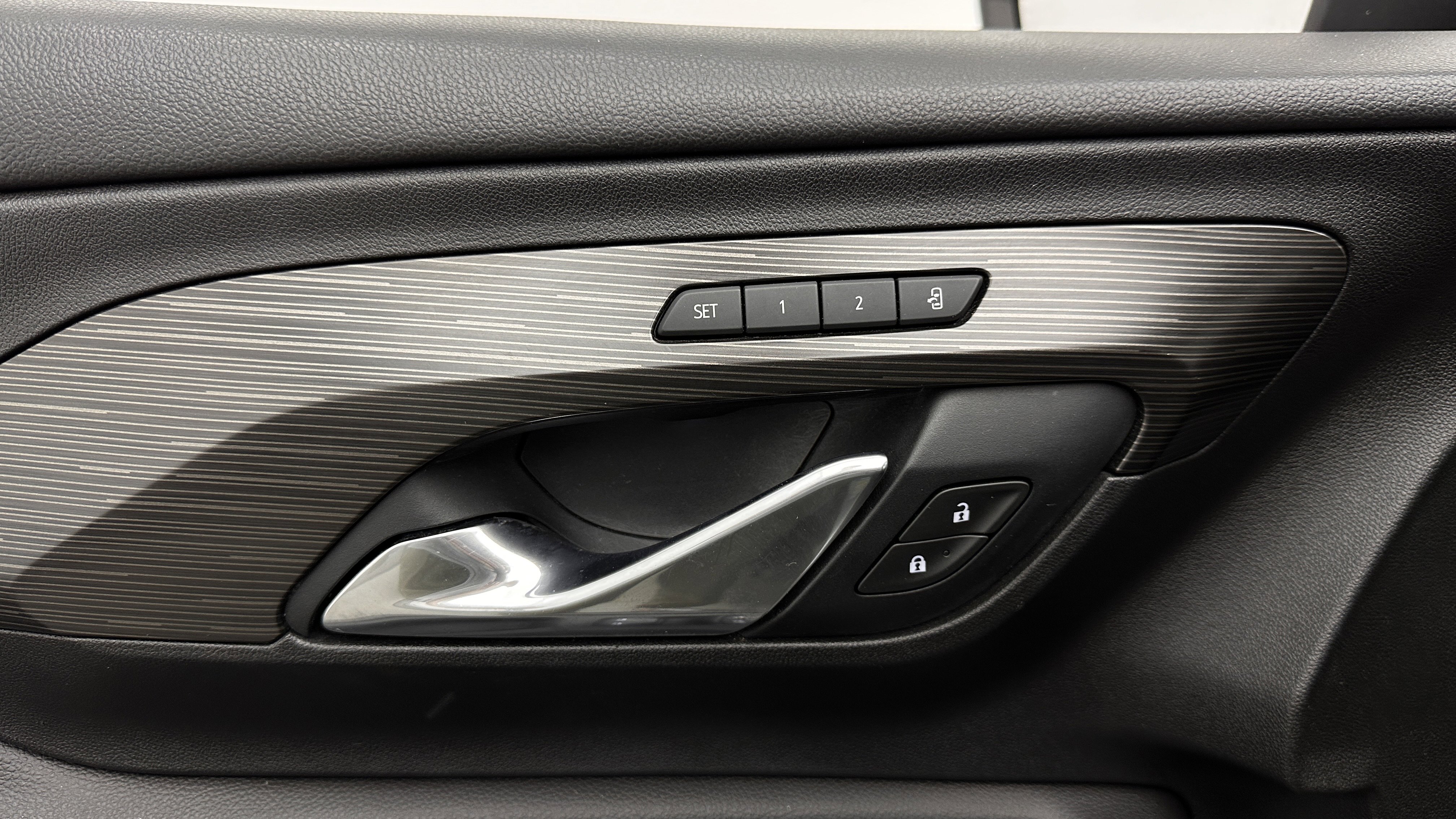 Used 2022 GMC Terrain SLT image 12