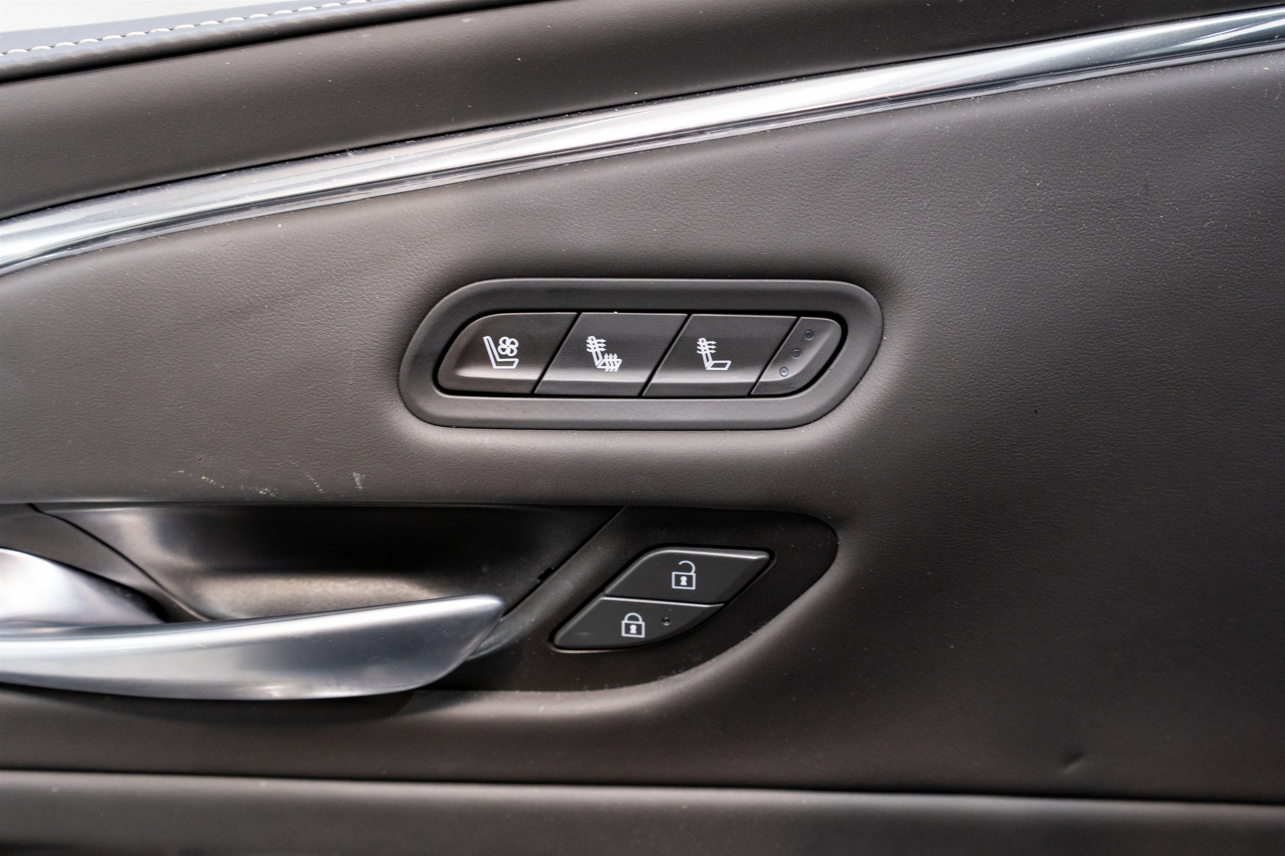 Used 2023 Cadillac Escalade Sport Platinum w/ LPO, ONYX Package image 15