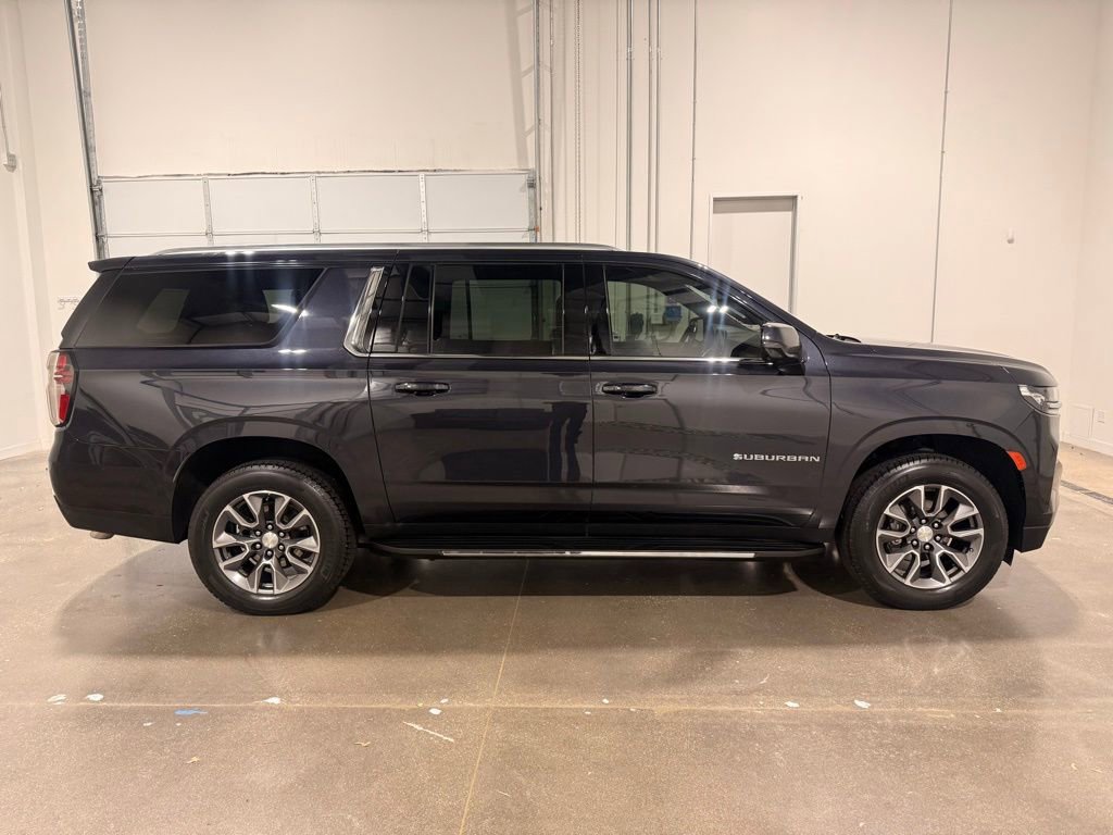Used 2022 Chevrolet Suburban LT w/ Luxury Package image 4