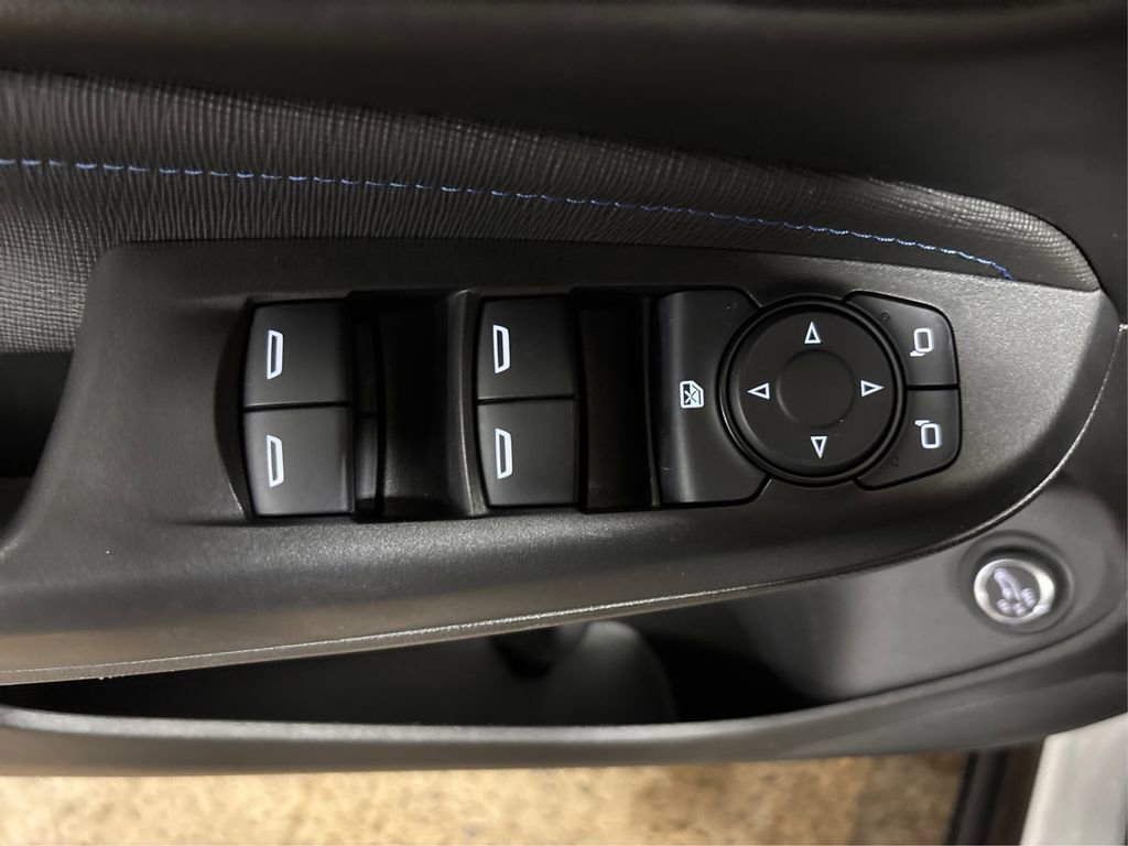 Used 2025 Buick Envista Sport Touring w/ Convenience I Package FWD image 34