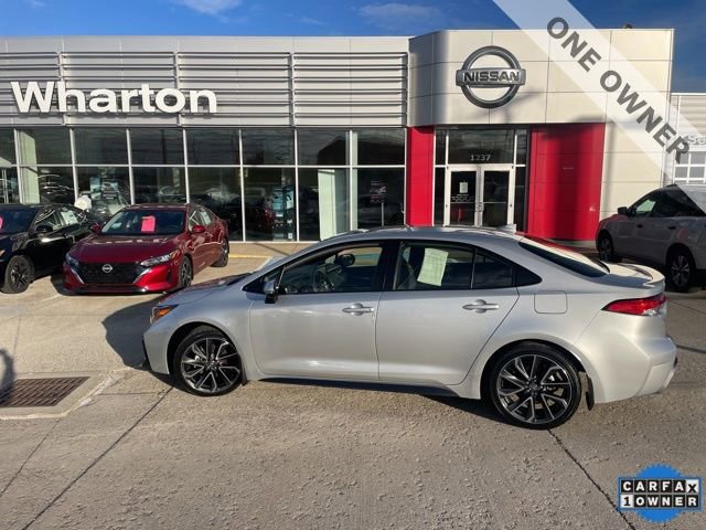 Used 2022 Toyota Corolla SE w/ SE Premium Package image 2