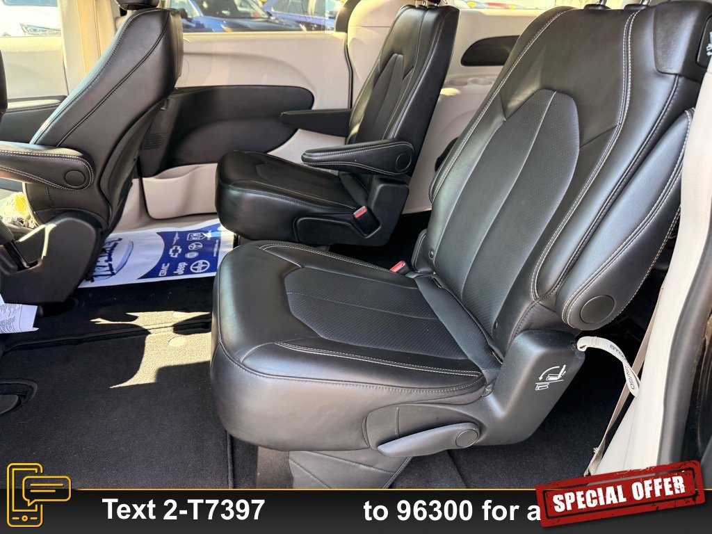 Used 2024 Chrysler Pacifica Touring-L image 14