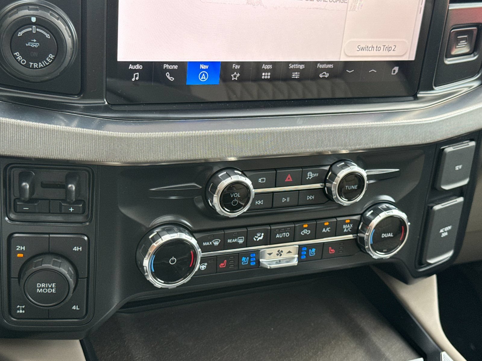 New 2026 Ford F250 Platinum w/ Platinum Plus Package AWD/4WD image 24