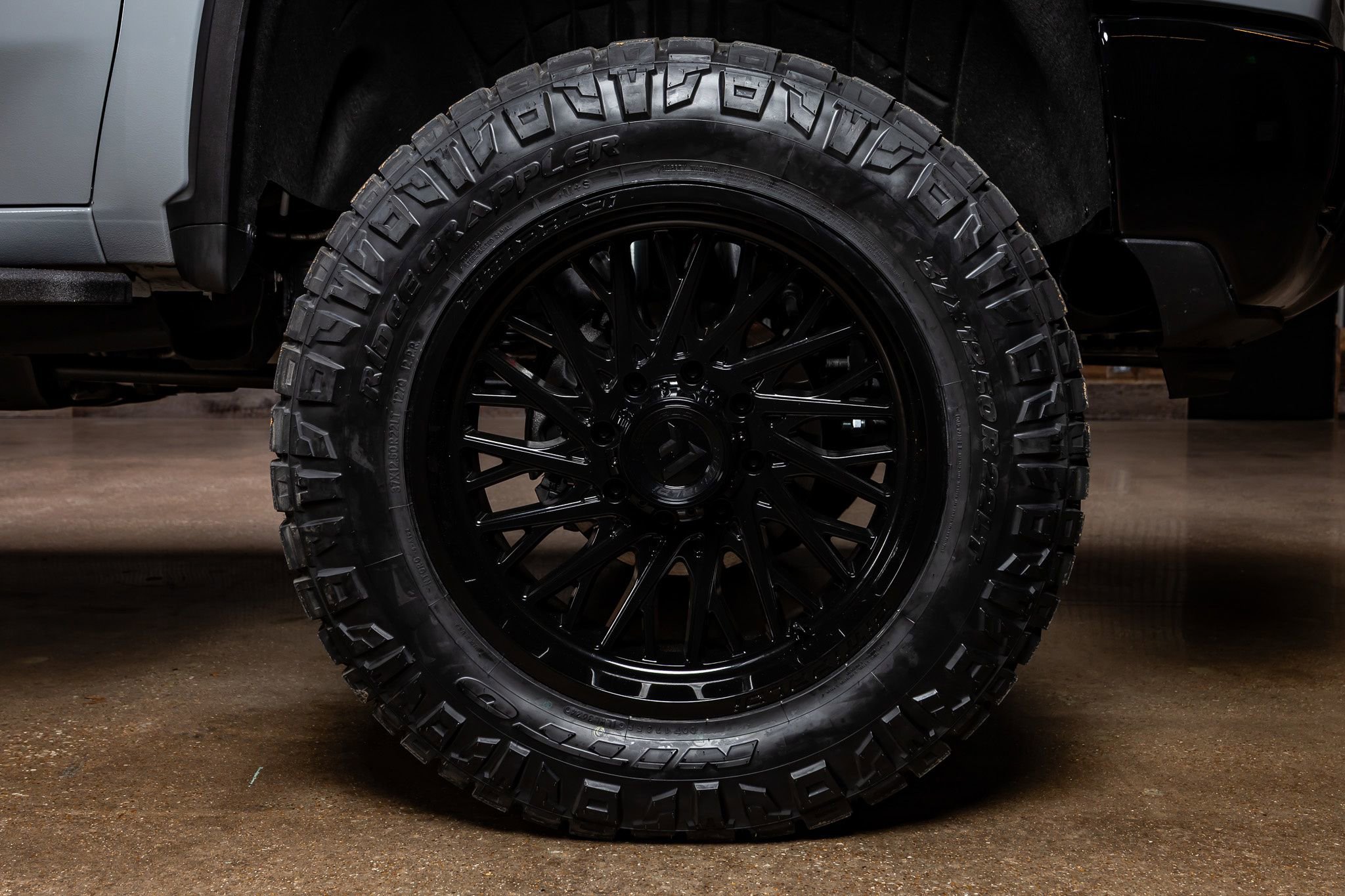 Used 2025 Chevrolet Silverado 2500 ZR2 w/ Technology Package image 12