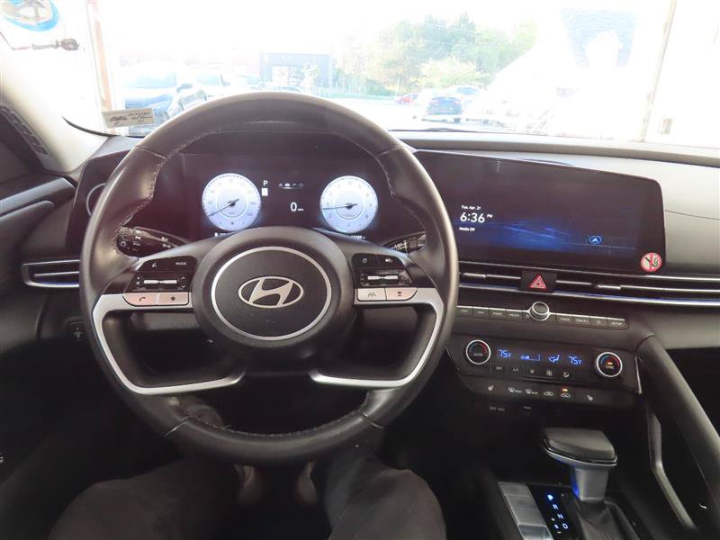 Used 2025 Hyundai Elantra SEL FWD image 19