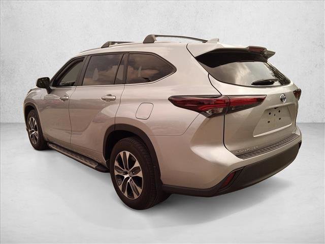 Used 2024 Toyota Highlander XLE FWD image 7