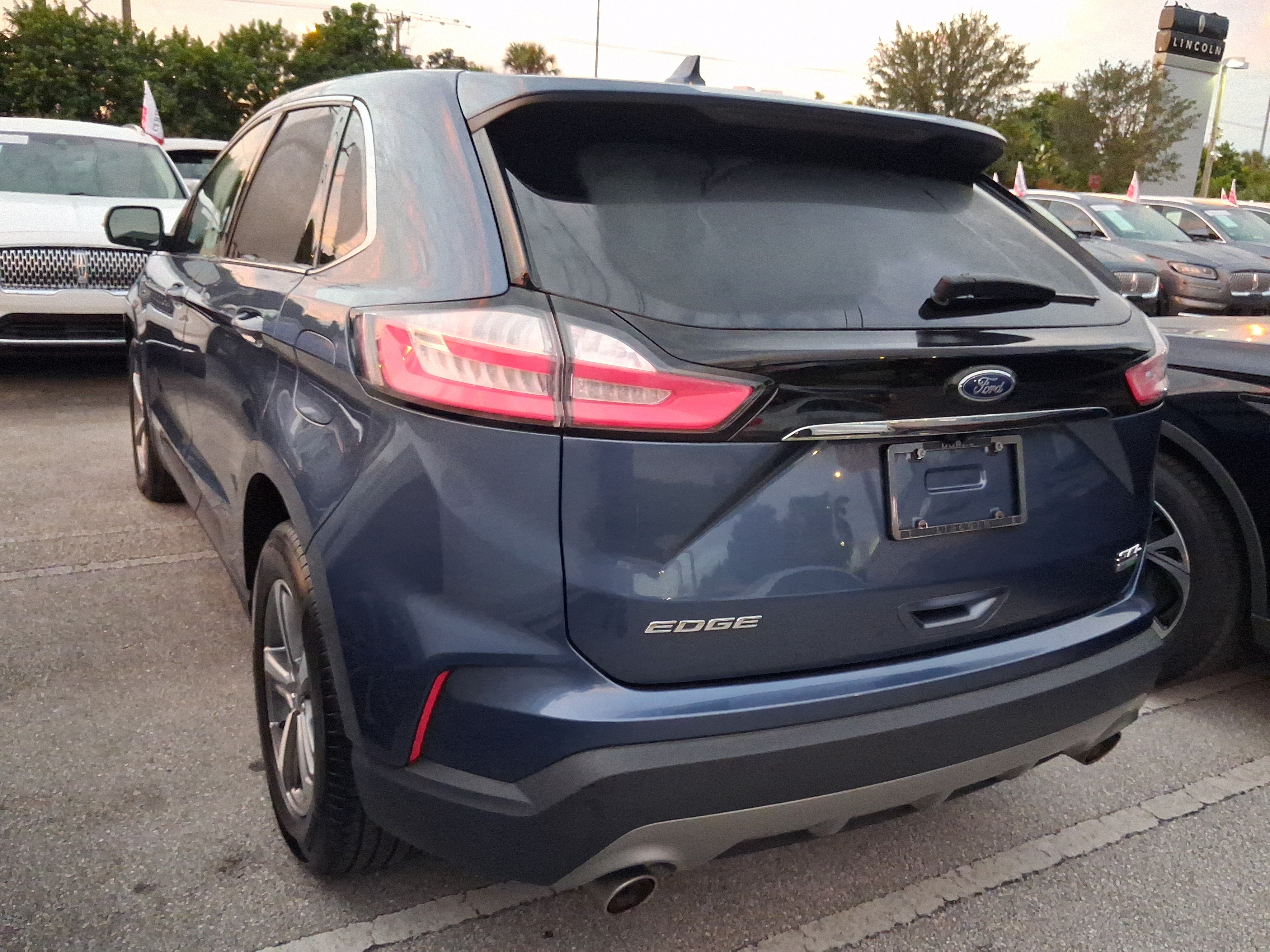 Used 2019 Ford Edge SEL w/ Equipment Group 201A FWD image 3